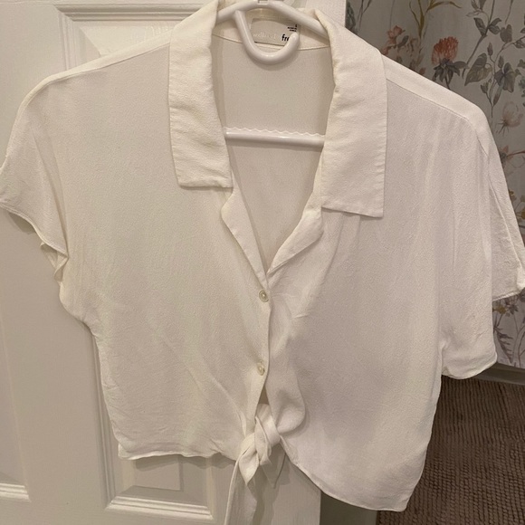 Aritzia Tops - Wilfred Free Tshirt Blouse